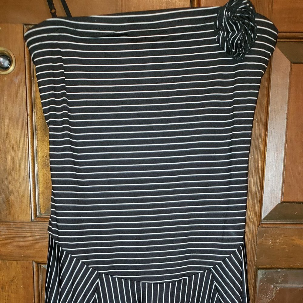 City Triangles size L spag. strap black/white striped dress;bias cut skirt